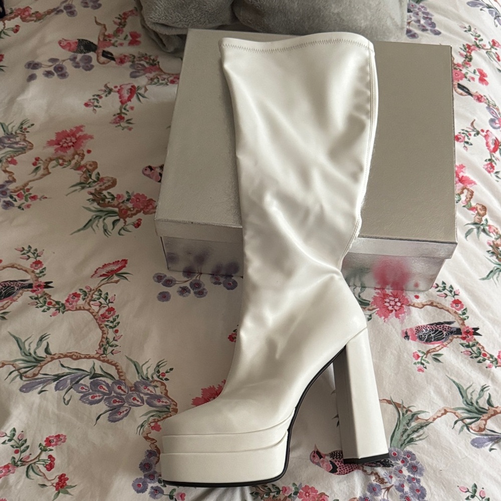 Elegant White Knee-High Platform Boots